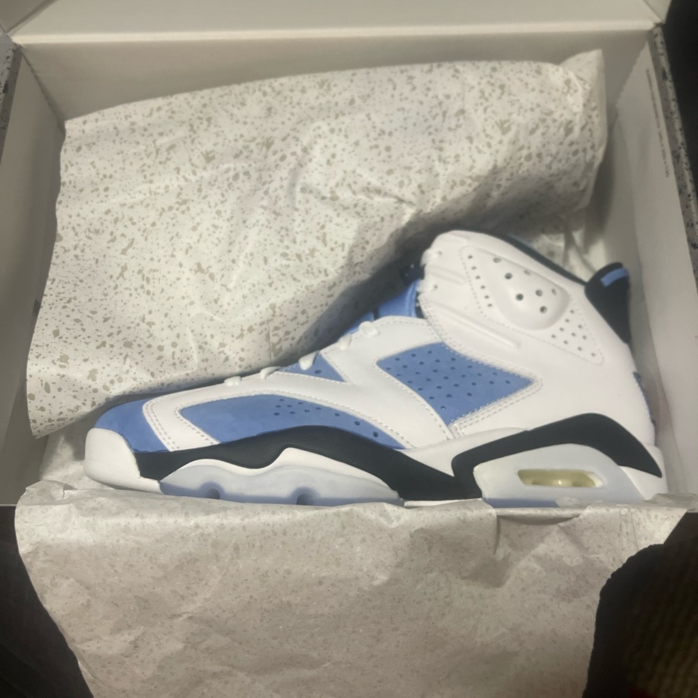 UNC Jordan 6 DS never even tried on
